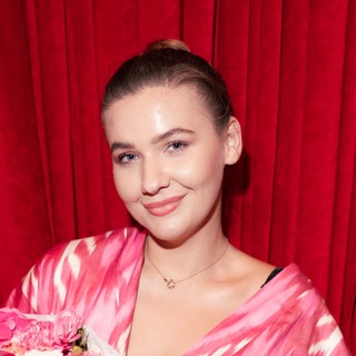 Логотип @lapshovaa - Алина Лапшова