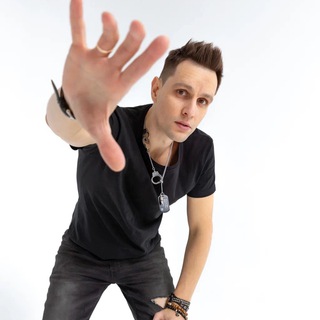 Логотип @larionovshow - Илья Ларионов