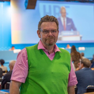 Логотип @larshuenich - Lars Hünich Der Bunte Pullunder