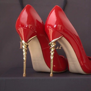 Логотип @lascarparossafromitaly - «LA SCARPA ROSSA»