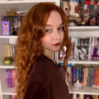 Логотип @lavender_book - • lavender book •