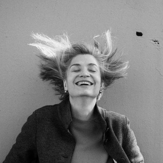 Логотип @lavisallyouneed - Анастасия Логинова | Разгул воображения и прочие непотребства