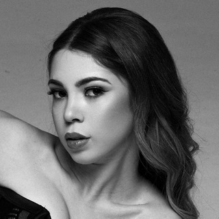 Логотип @lavitaaaaa - La Vita è bella