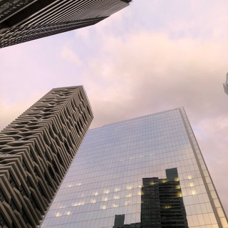 Логотип @lawrenceavenueeast - From Toronto with love