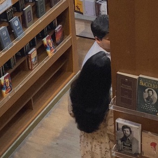 Логотип @laylhss - объятия осени.