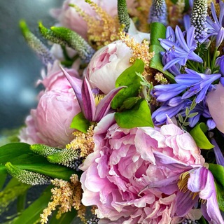 Логотип @leboutonflowers - Цветы от Le Bouton ✨