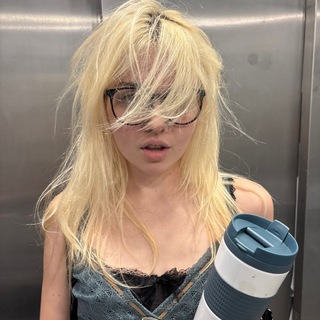 Логотип @leeeeeerock - лерок о моде