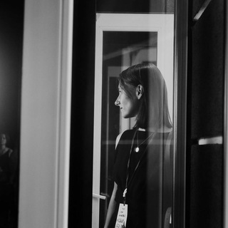 Логотип @leerunti_live - Лена из Monk не пишет