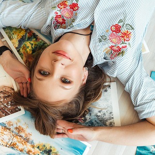 Логотип @lelyarisuetchat - Лëля рисует чат