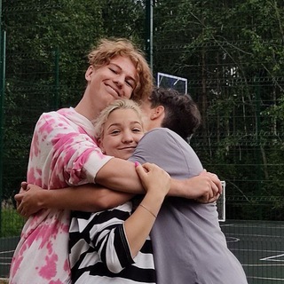 Логотип @leotomakhlox - Яник, Ваник и Маник