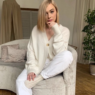 Логотип @lera_letunovskaya - Lera_Letunovskaya