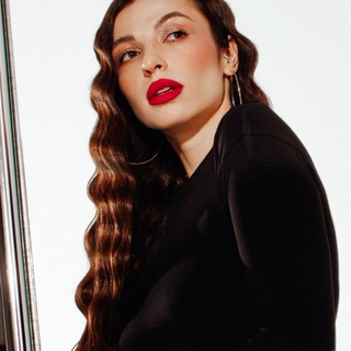 Логотип @lesiiiks_tg - Эмпатичный тренер Леся