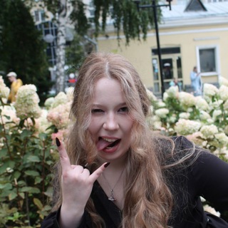Логотип @lesyaakisaa - леся кися
