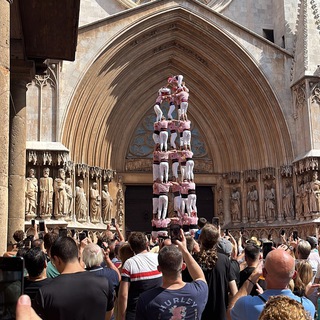 Логотип @lev2tarragona - Львиные истории про Таррагону