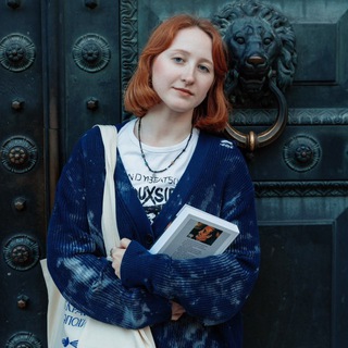 Логотип @levbooks - Лиза в эскапизме