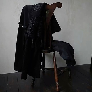 Логотип @lezvl - лезвие