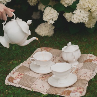 Логотип @lhelenkaaa - А может чашечку чая?