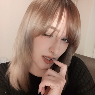 Логотип @lia_sgig - юля 🐝