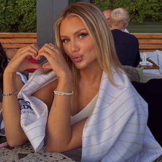 Логотип @lifebyalina - By Alina 💋