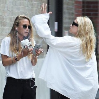 Логотип @lifestylewhatchat - Flood