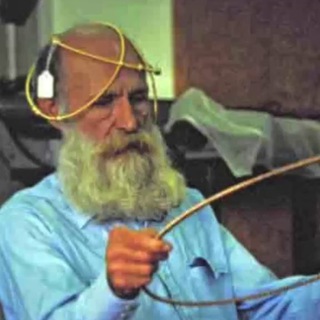 Логотип @lightlifetechnology - Slim Spurling’s Light-Life Tools