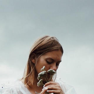 Логотип @lightyana - светлая сторона яны