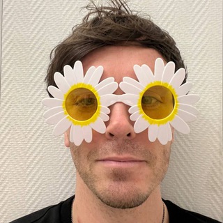 Логотип @liivaqr - агния ливакер // тнт, пока!