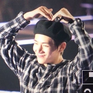 Логотип @lillkorean - lill korean