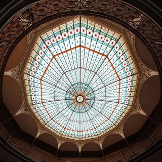 Логотип @lilyincity - Геометрия Петербурга