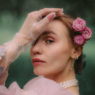 Логотип @linadreik - лина замечает