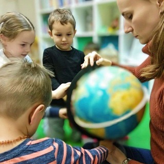 Логотип @linguabelle - Lingua Belle 📚🧪🌍🤸🏼‍♀️🎨