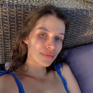 Логотип @linguistiquewithalicia - Алеся Мухина • Speaking coach