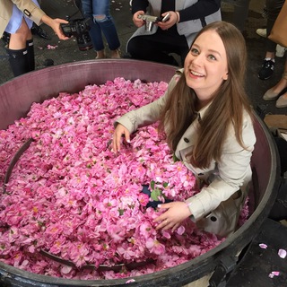 Логотип @lipsticksandcrumpets - lipsticks and crumpets