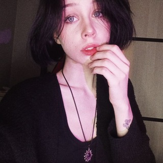 Логотип @lirikataro - лирика & таро