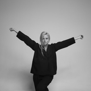 Логотип @lisagoncharova - Лиза Гончарова