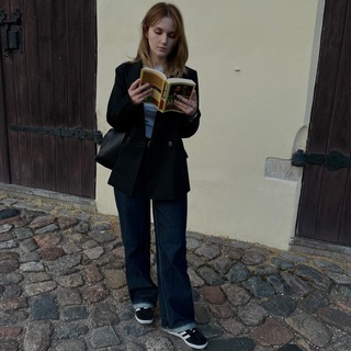 Логотип @literary_absurdity - изнанка и лицо