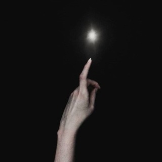 Логотип @literatura_filosofiya - Quīnta Essentia