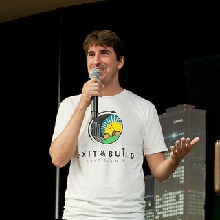 Логотип @livefreenowfeed - Live Free w/ John Bush