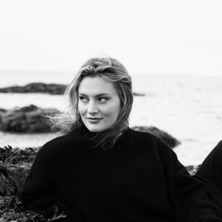 Логотип @livingthetarot - Женя и Таро