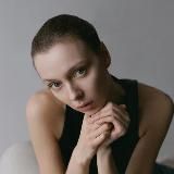 Логотип @liza_rozanova - Лиза Розанова / lizarozanova