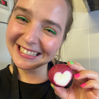 Логотип @lizakaragyan - Лиза Карагян