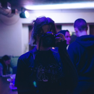 Логотип @lizasnimaet - лиза снимает гиги