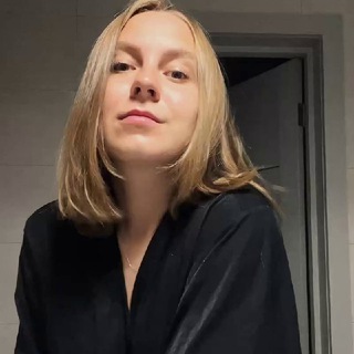 Логотип @lizziesverse - Блог и бизнес с Елизаветой Ахневской