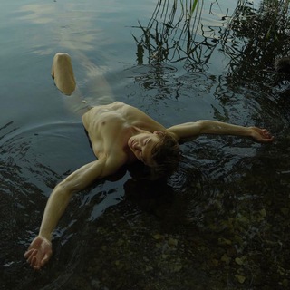 Логотип @llamoureuxll - ִֶ 𓂃✧ 𝑀𝑒𝑙𝑎𝑛𝑐ℎ𝑜𝑙𝑖𝑎