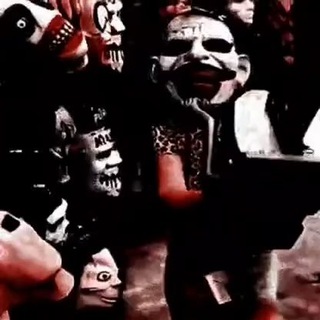 Логотип @llolyacarson - busty nosferatu