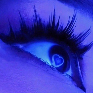 Логотип @lloveeeis - любовь - это