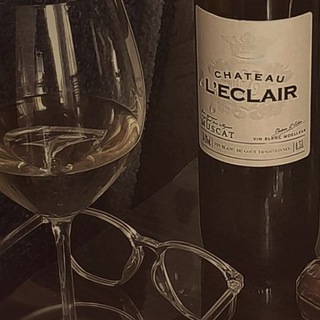 Логотип @llrsq - лерка ильина печатает