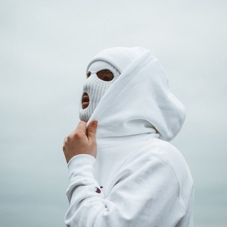 Логотип @localstuff - корюшка в платьишке