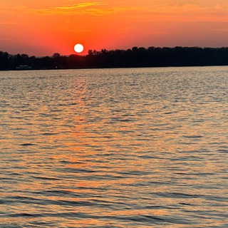 Логотип @loner_ad - L. O. N. E. R.