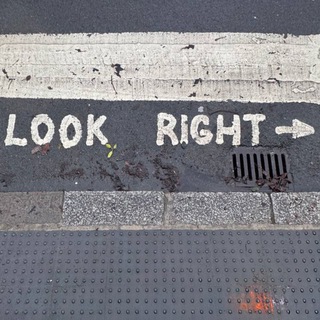Логотип @look_right - Look right >